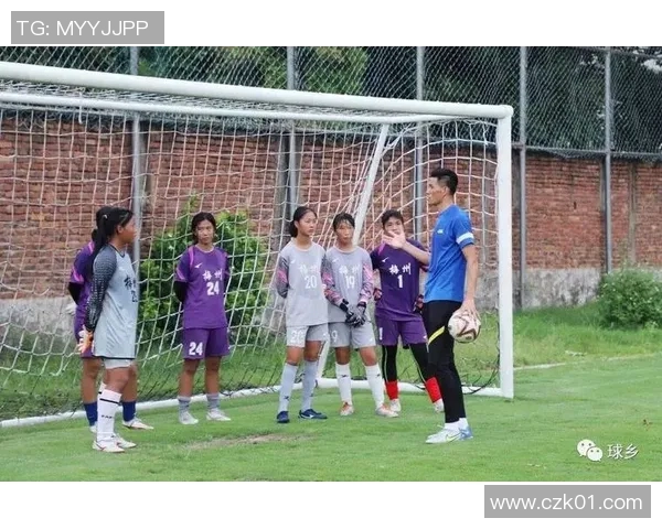 李伟独家分享足球心得与技巧助你提升球技与战术理解 李伟独家分享足球心得与技巧助你提升球技与战术理解